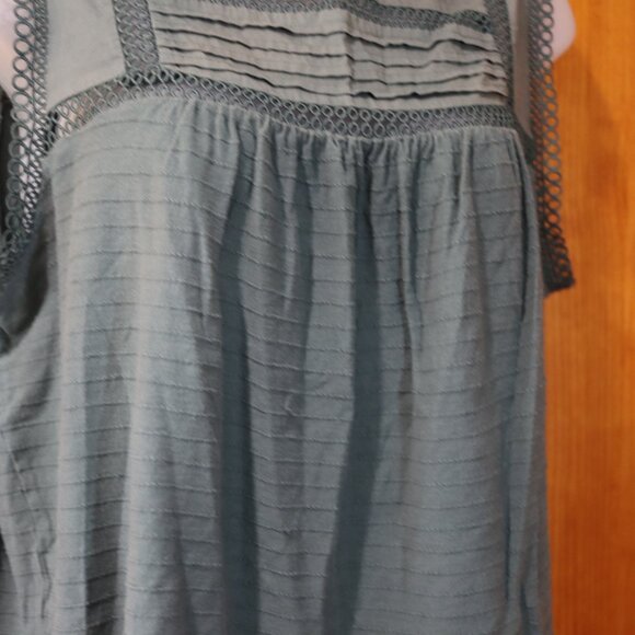 Loft Green Tank Top with Lacey Details Key Hole Med - Picture 3 of 11